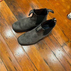 Blundstone WOMEN'S DRESS CHELSEA BOOTS - RUSTIC BLACK Size 8 (for sale)